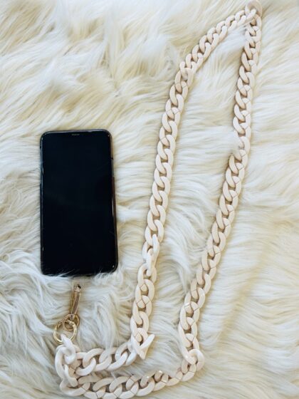 Chaîne de téléphone crème