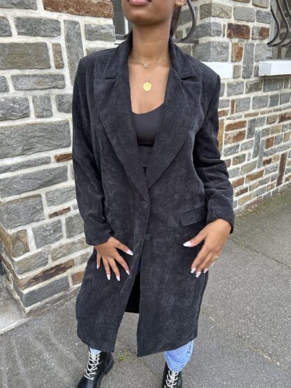 Manteau long noir en velour Kelly