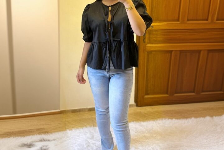 blouse noire à nouer