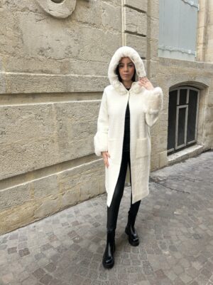 Manteau long à capuche fourré
