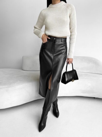 Jupe fendue simili cuir noir